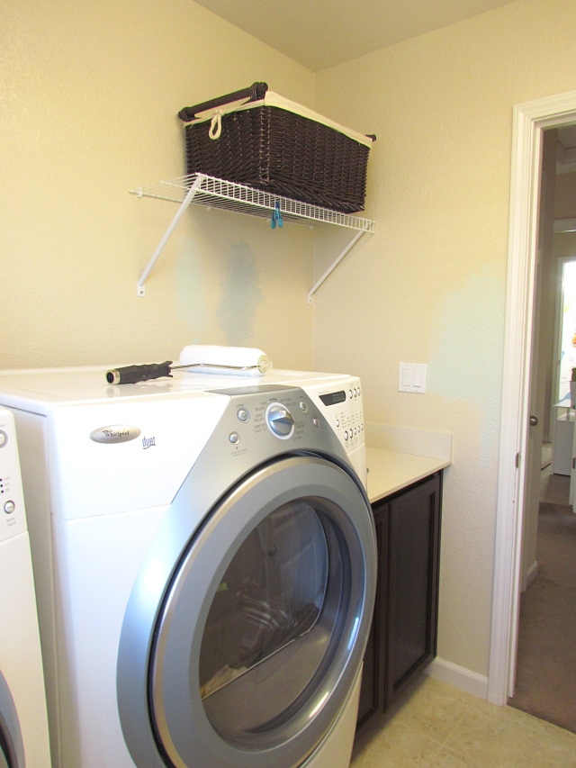 Laundry Room Before2